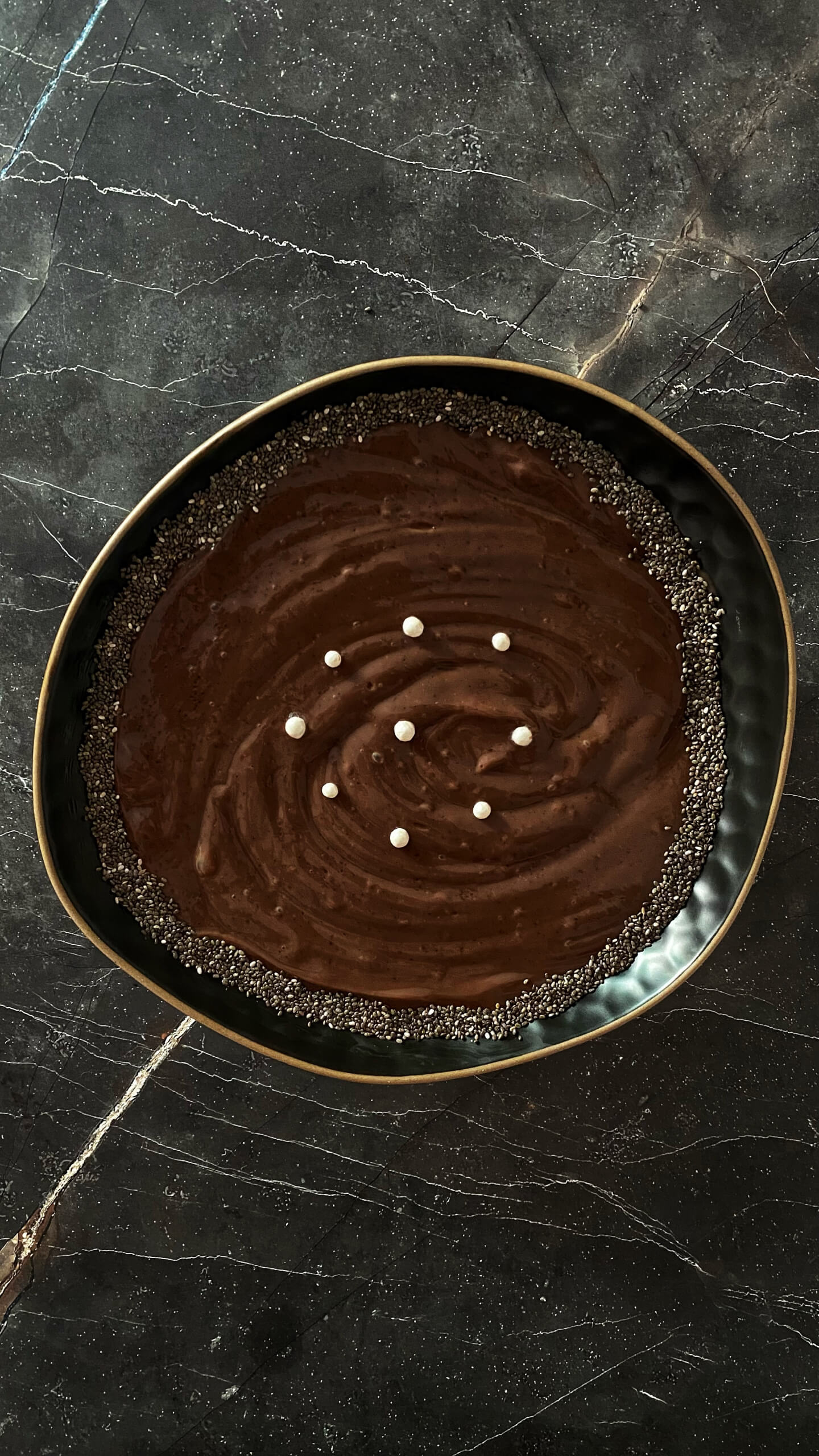 Шаг 5: Декорируйте семенами и посыпкой