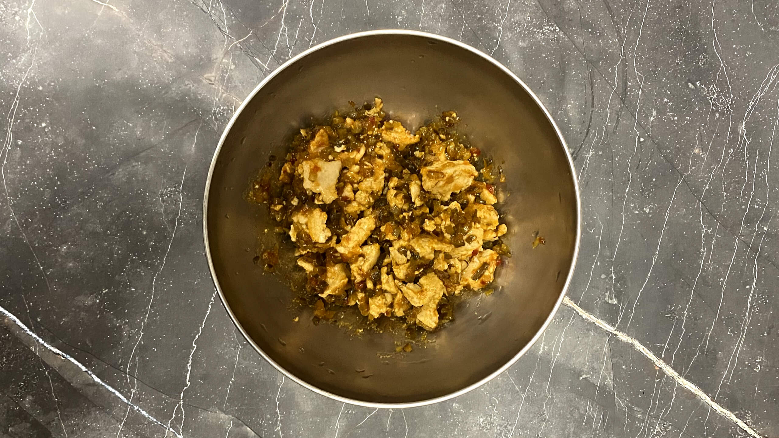 Шаг 3: Пожарьте фарш и добавьте релиш