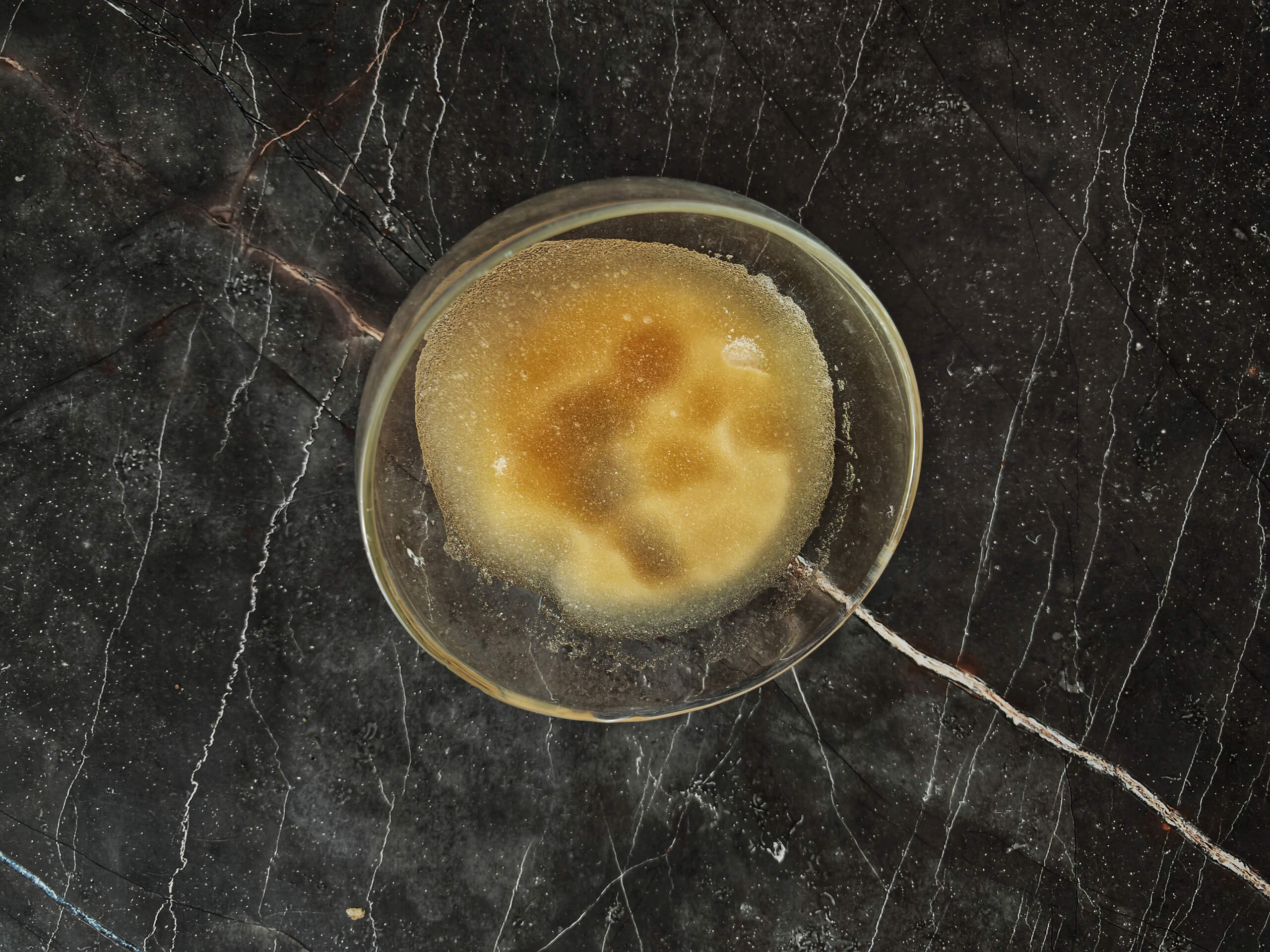 Шаг 5: Смешайте желатин и воду