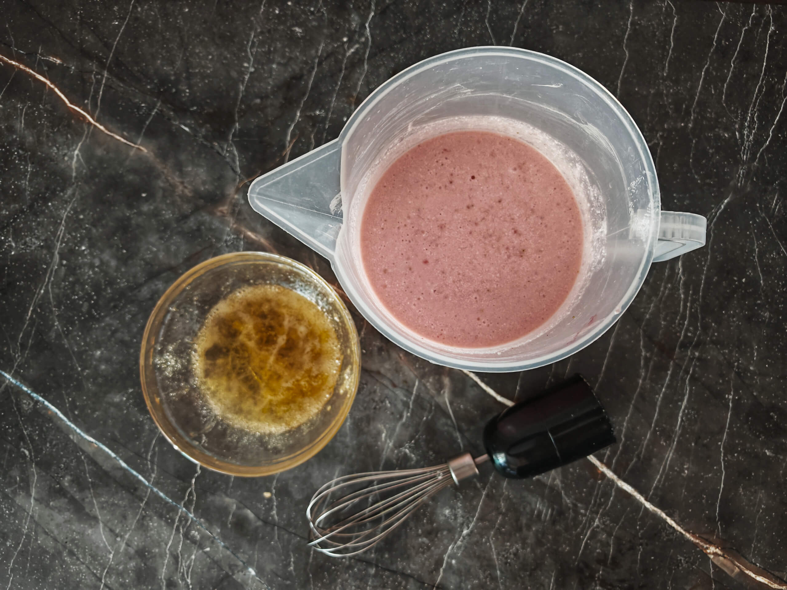 Шаг 6: Разогрейте желатин и замешайте в смесь