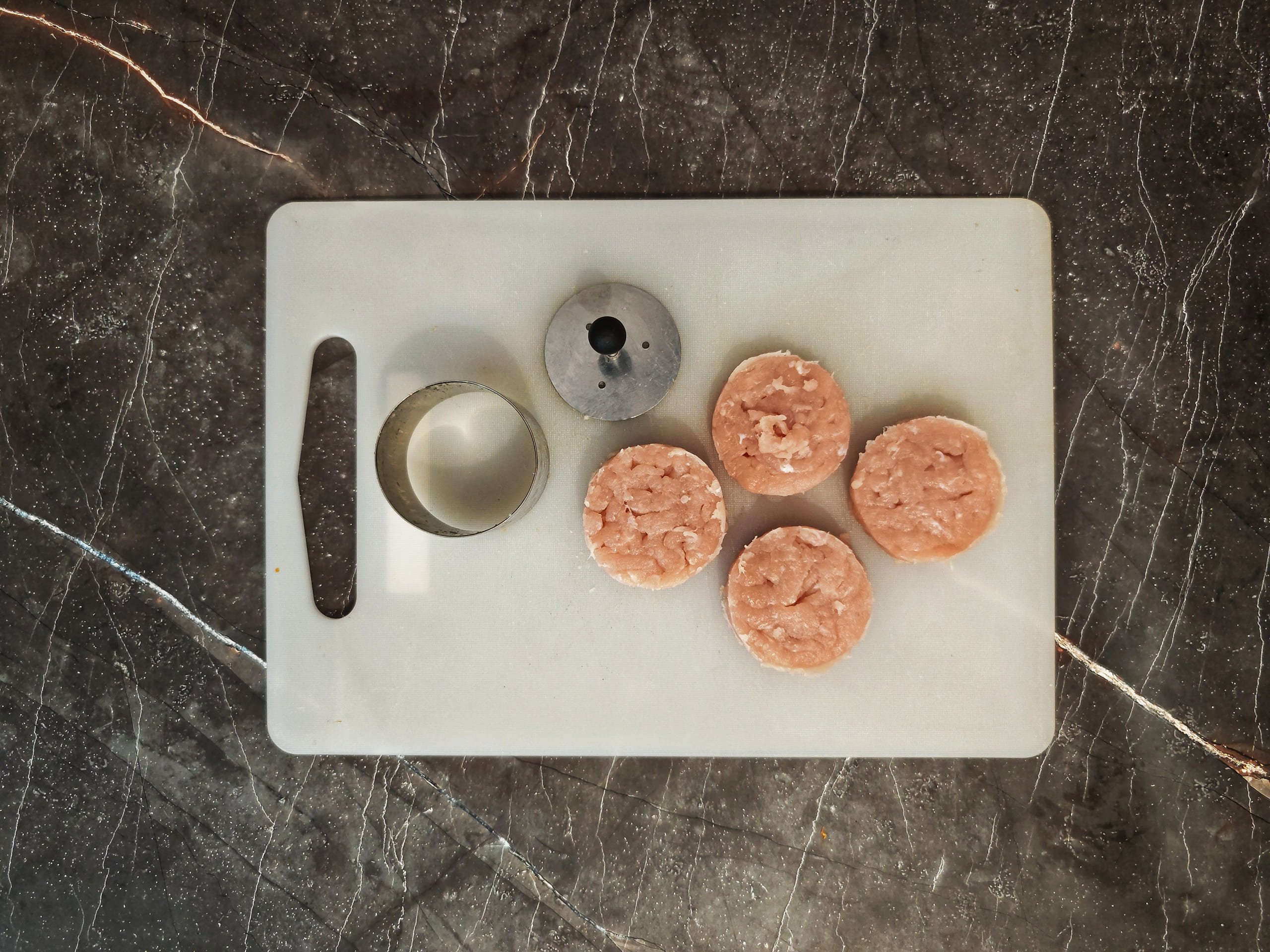 Шаг 2: Сформируйте котлеты