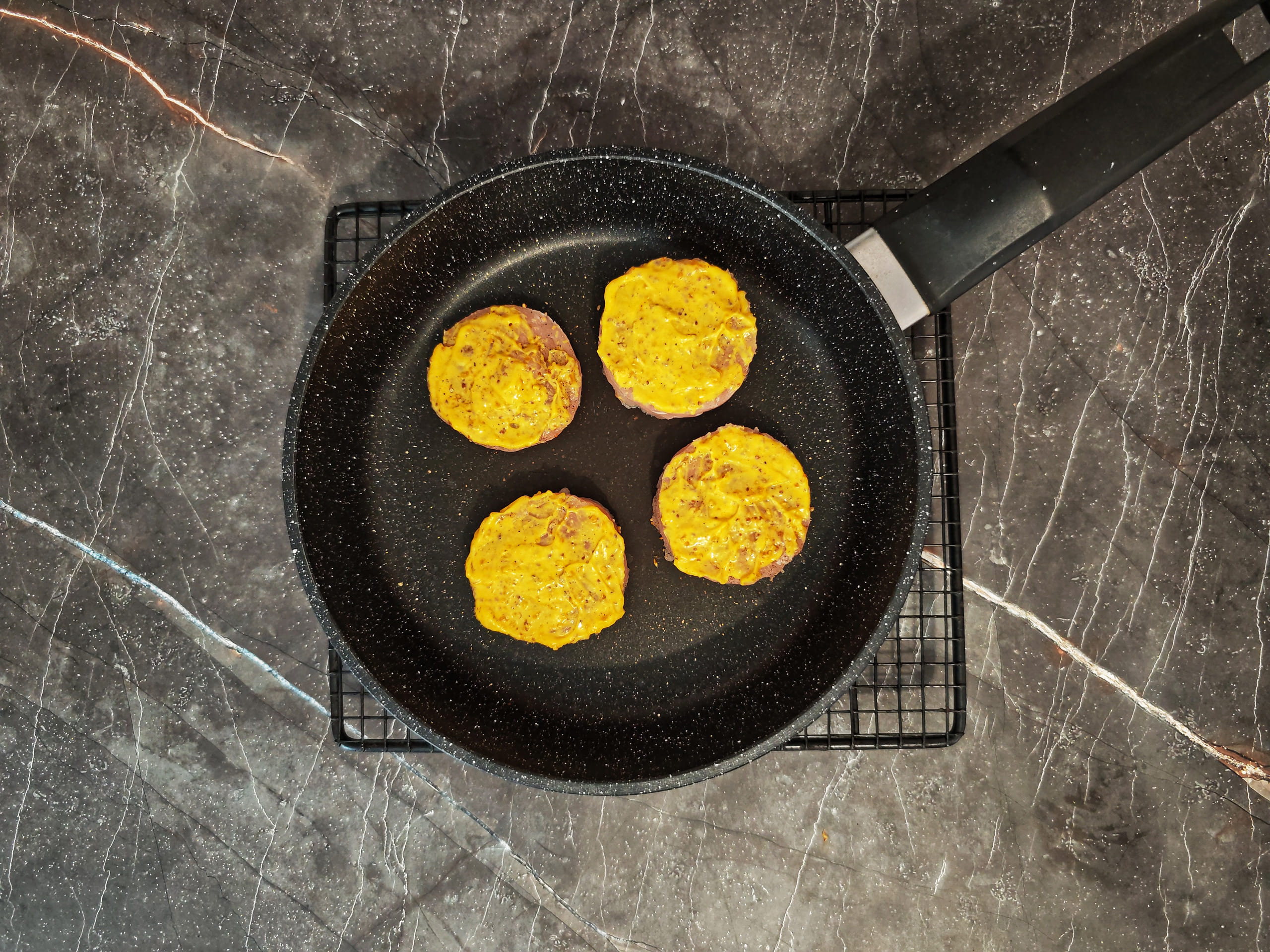 Шаг 4: Пожарьте котлеты