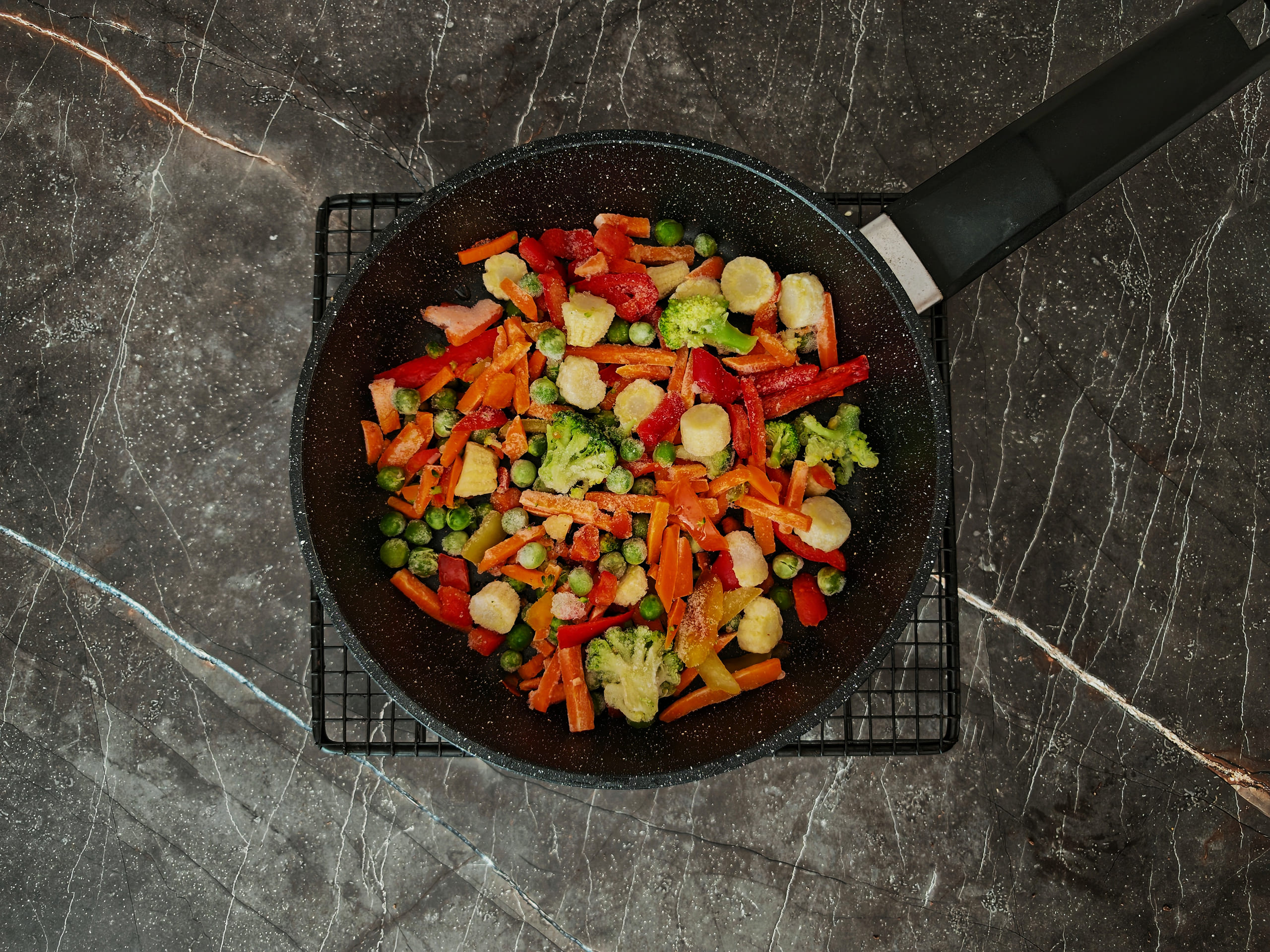 Шаг 5: Пожарьте овощи