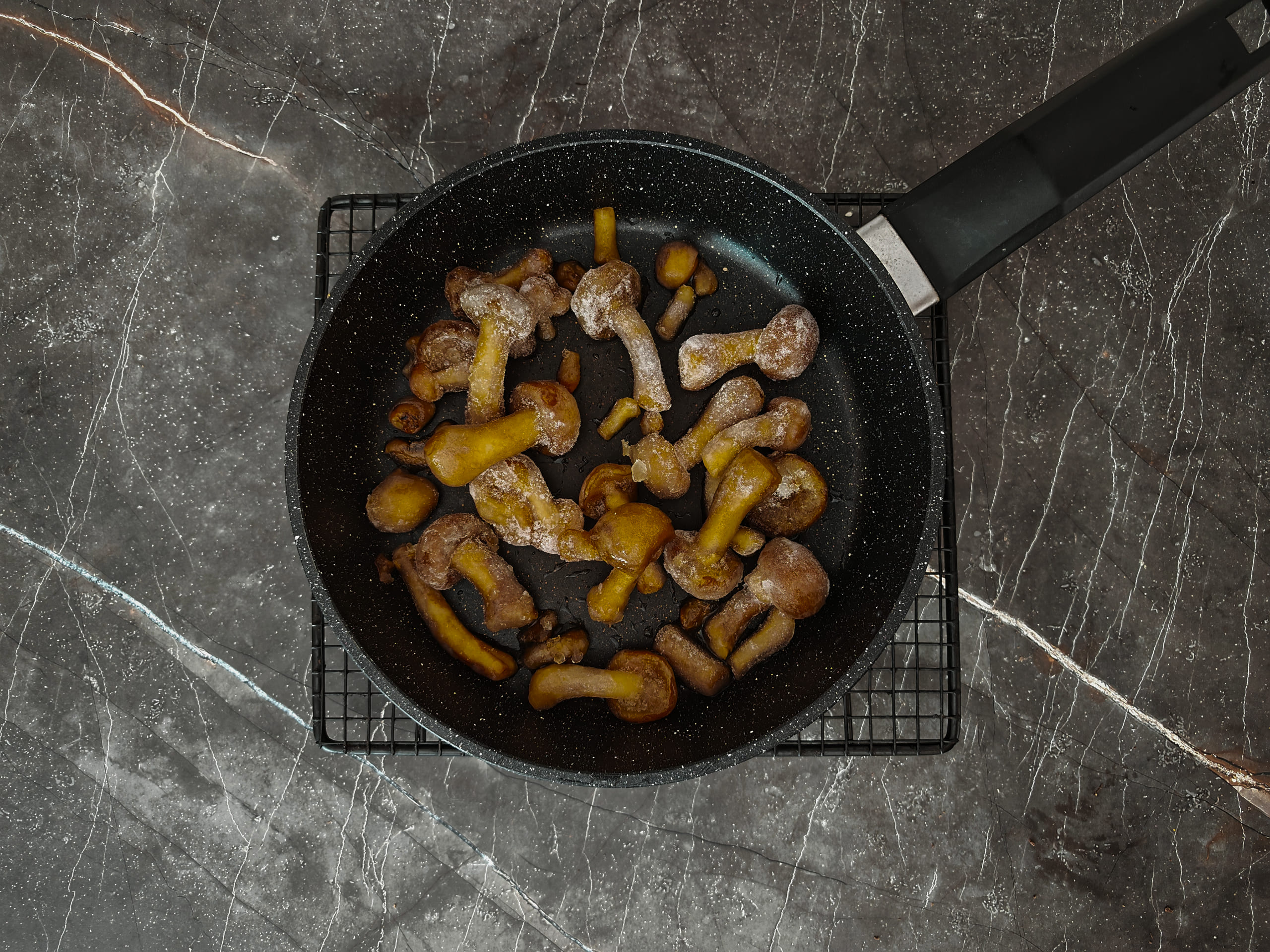 Шаг 3: Пожарьте грибы